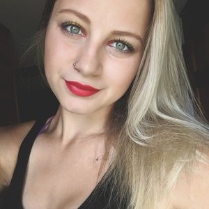 Meet your Posher, Michaela